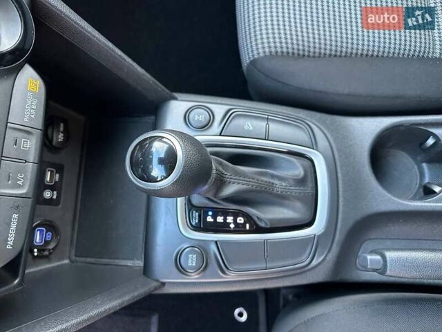 Красный Хендай Kona, объемом двигателя 2 л и пробегом 179 тыс. км за 13500 $, фото 23 на Automoto.ua