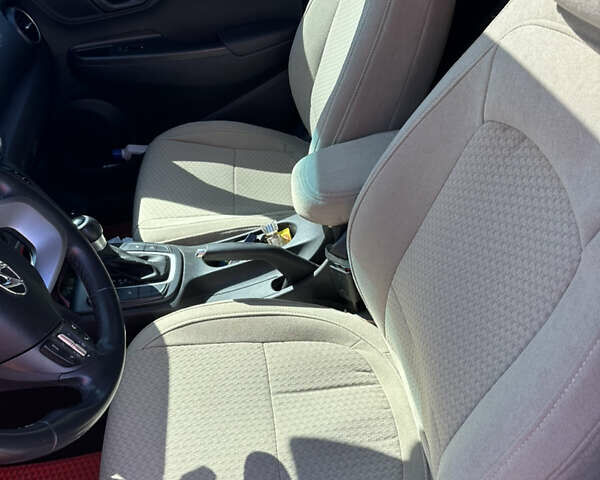 Червоний Хендай Kona, об'ємом двигуна 2 л та пробігом 55 тис. км за 18000 $, фото 8 на Automoto.ua