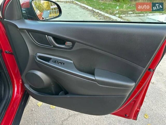Красный Хендай Kona, объемом двигателя 2 л и пробегом 179 тыс. км за 13500 $, фото 32 на Automoto.ua