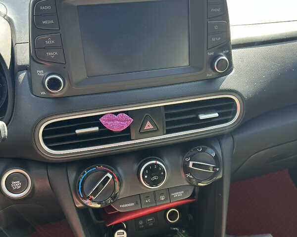 Червоний Хендай Kona, об'ємом двигуна 2 л та пробігом 55 тис. км за 18000 $, фото 7 на Automoto.ua