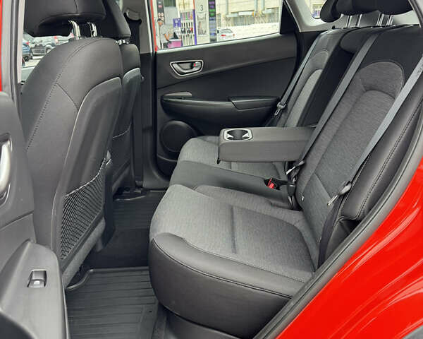 Красный Хендай Kona, объемом двигателя 0 л и пробегом 99 тыс. км за 16900 $, фото 13 на Automoto.ua