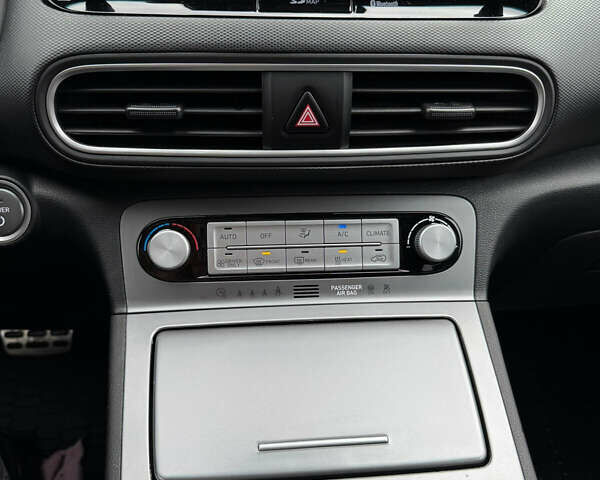 Красный Хендай Kona, объемом двигателя 0 л и пробегом 90 тыс. км за 14000 $, фото 13 на Automoto.ua