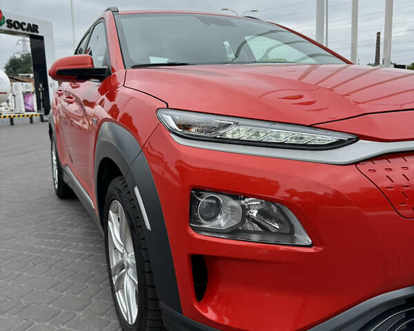 Красный Хендай Kona, объемом двигателя 0 л и пробегом 99 тыс. км за 16900 $, фото 7 на Automoto.ua
