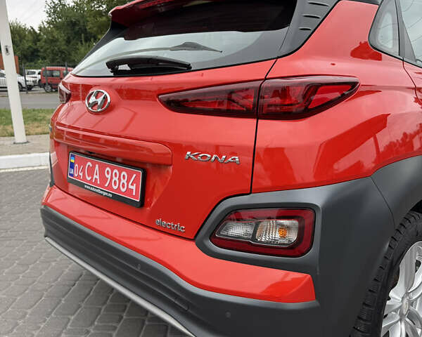 Красный Хендай Kona, объемом двигателя 0 л и пробегом 99 тыс. км за 16900 $, фото 5 на Automoto.ua
