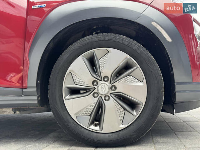 Красный Хендай Kona, объемом двигателя 0 л и пробегом 93 тыс. км за 18200 $, фото 8 на Automoto.ua