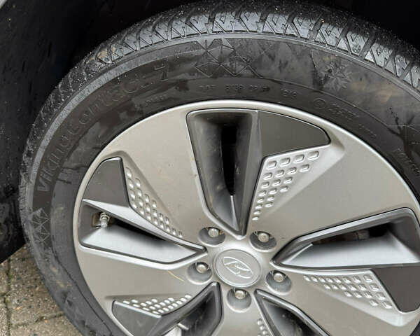 Красный Хендай Kona, объемом двигателя 0 л и пробегом 90 тыс. км за 14000 $, фото 30 на Automoto.ua