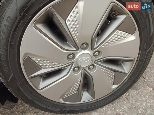 Червоний Хендай Kona, об'ємом двигуна 0 л та пробігом 156 тис. км за 16850 $, фото 39 на Automoto.ua