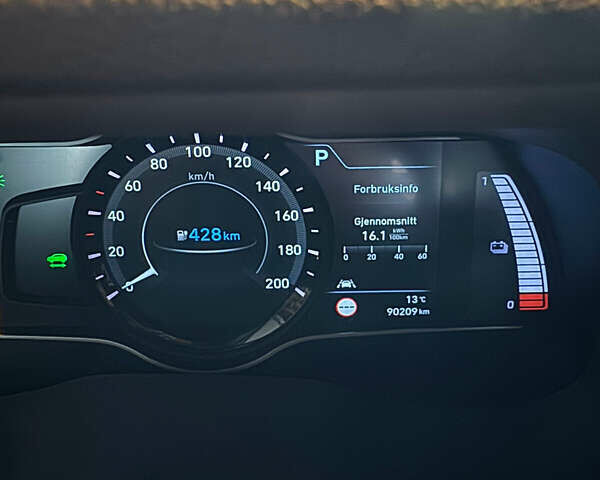 Красный Хендай Kona, объемом двигателя 0 л и пробегом 90 тыс. км за 14000 $, фото 8 на Automoto.ua