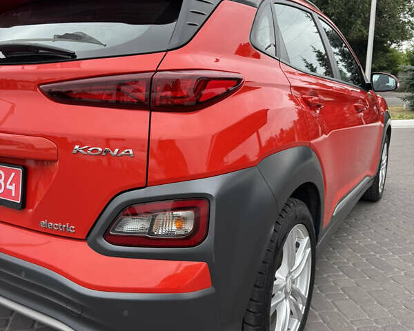 Красный Хендай Kona, объемом двигателя 0 л и пробегом 99 тыс. км за 16900 $, фото 6 на Automoto.ua