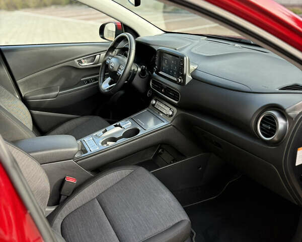 Красный Хендай Kona, объемом двигателя 0 л и пробегом 71 тыс. км за 17899 $, фото 15 на Automoto.ua