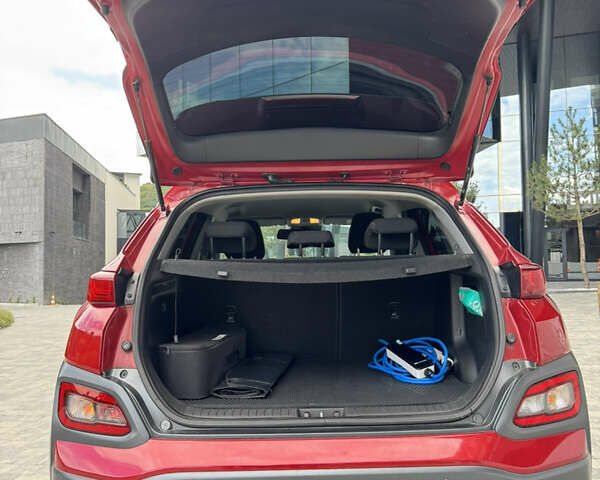 Красный Хендай Kona, объемом двигателя 0 л и пробегом 93 тыс. км за 18200 $, фото 17 на Automoto.ua