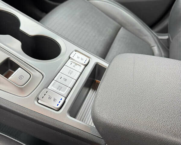 Красный Хендай Kona, объемом двигателя 0 л и пробегом 90 тыс. км за 14000 $, фото 18 на Automoto.ua