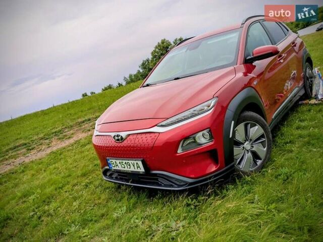 Красный Хендай Kona, объемом двигателя 0 л и пробегом 154 тыс. км за 17200 $, фото 4 на Automoto.ua