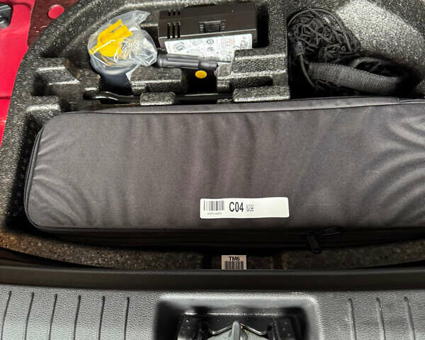 Красный Хендай Kona, объемом двигателя 0 л и пробегом 90 тыс. км за 14000 $, фото 9 на Automoto.ua