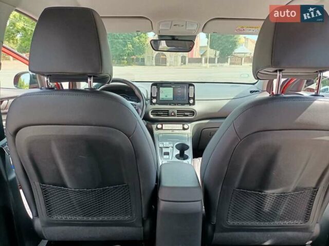 Красный Хендай Kona, объемом двигателя 0 л и пробегом 110 тыс. км за 17999 $, фото 1 на Automoto.ua