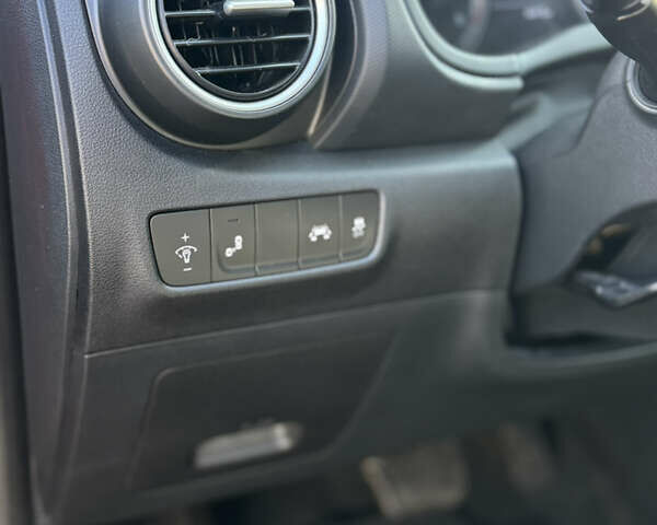 Красный Хендай Kona, объемом двигателя 2 л и пробегом 105 тыс. км за 14900 $, фото 13 на Automoto.ua