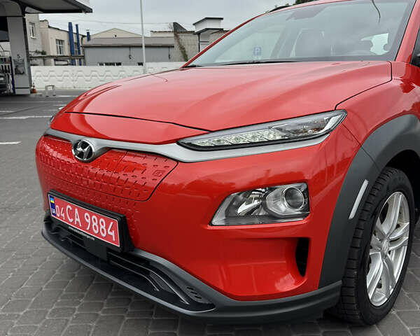 Красный Хендай Kona, объемом двигателя 0 л и пробегом 99 тыс. км за 16900 $, фото 8 на Automoto.ua