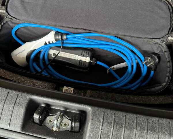 Красный Хендай Kona, объемом двигателя 0 л и пробегом 90 тыс. км за 14000 $, фото 11 на Automoto.ua