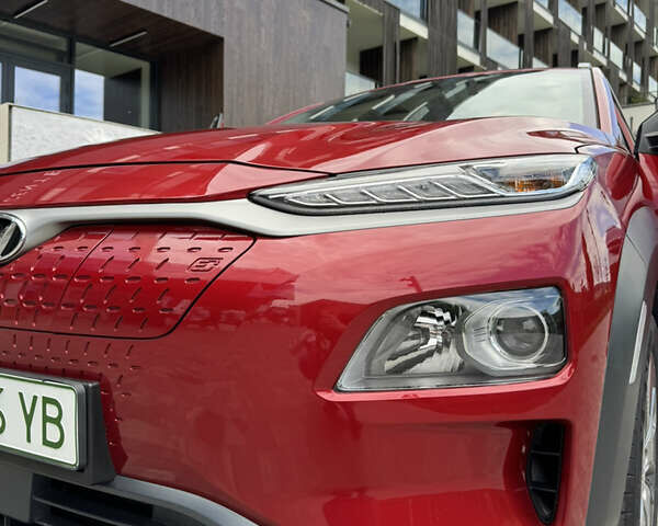 Красный Хендай Kona, объемом двигателя 0 л и пробегом 93 тыс. км за 18200 $, фото 6 на Automoto.ua