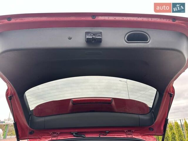 Красный Хендай Kona, объемом двигателя 0 л и пробегом 110 тыс. км за 16700 $, фото 10 на Automoto.ua