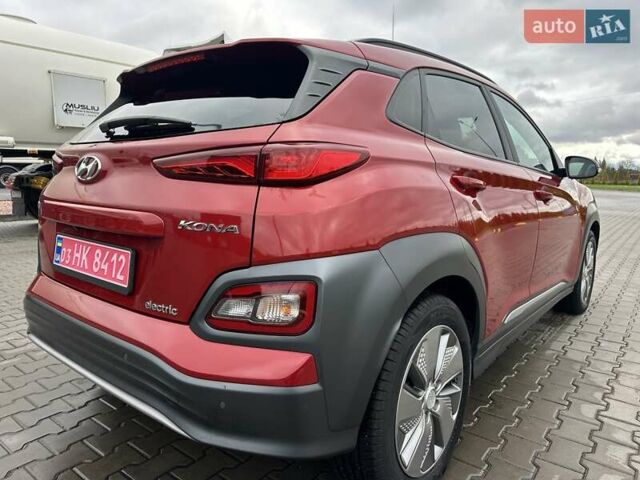 Красный Хендай Kona, объемом двигателя 0 л и пробегом 153 тыс. км за 16190 $, фото 5 на Automoto.ua