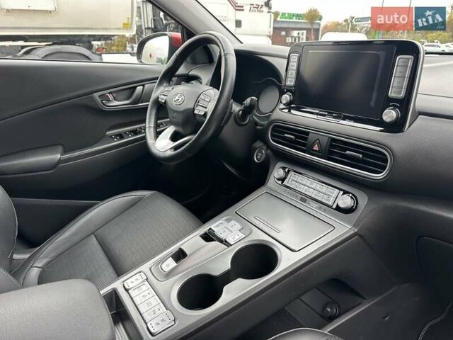 Красный Хендай Kona, объемом двигателя 0 л и пробегом 153 тыс. км за 16190 $, фото 28 на Automoto.ua