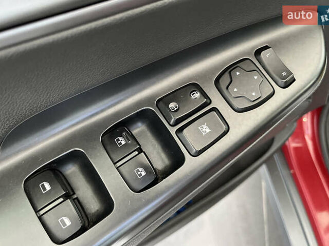 Червоний Хендай Kona, об'ємом двигуна 0 л та пробігом 103 тис. км за 18000 $, фото 15 на Automoto.ua