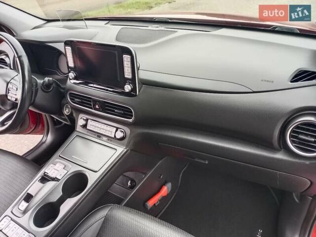 Червоний Хендай Kona, об'ємом двигуна 0 л та пробігом 156 тис. км за 16850 $, фото 26 на Automoto.ua