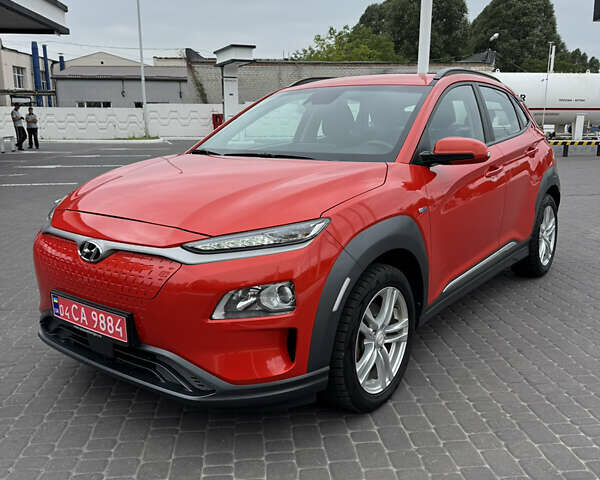Красный Хендай Kona, объемом двигателя 0 л и пробегом 99 тыс. км за 16900 $, фото 29 на Automoto.ua