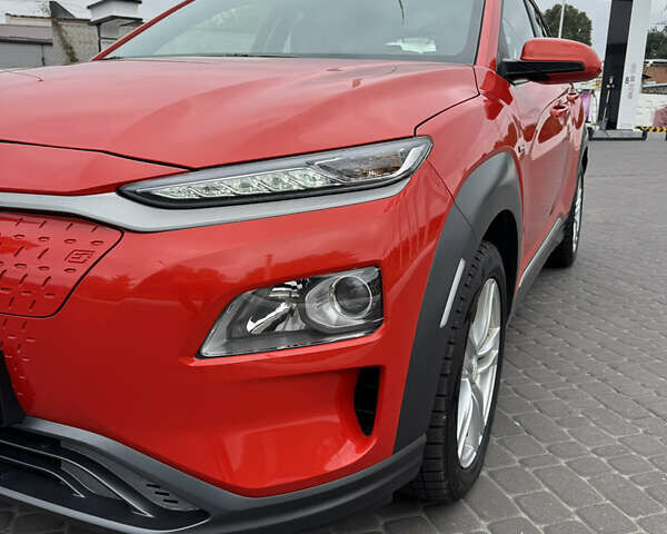 Красный Хендай Kona, объемом двигателя 0 л и пробегом 99 тыс. км за 16900 $, фото 9 на Automoto.ua