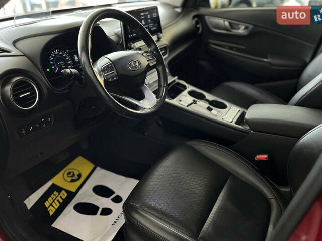 Червоний Хендай Kona, об'ємом двигуна 0 л та пробігом 103 тис. км за 18000 $, фото 25 на Automoto.ua