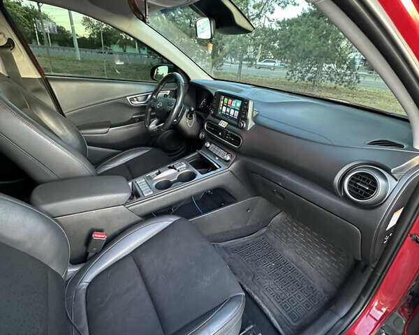Красный Хендай Kona, объемом двигателя 0 л и пробегом 153 тыс. км за 15999 $, фото 26 на Automoto.ua