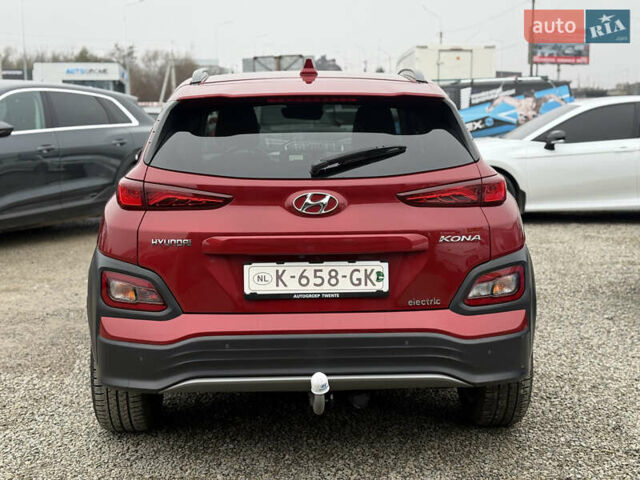 Красный Хендай Kona, объемом двигателя 0 л и пробегом 83 тыс. км за 17700 $, фото 1 на Automoto.ua