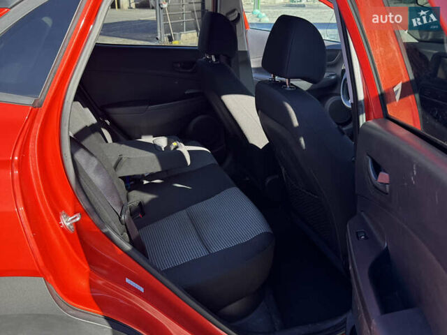 Красный Хендай Kona, объемом двигателя 2 л и пробегом 105 тыс. км за 14900 $, фото 18 на Automoto.ua