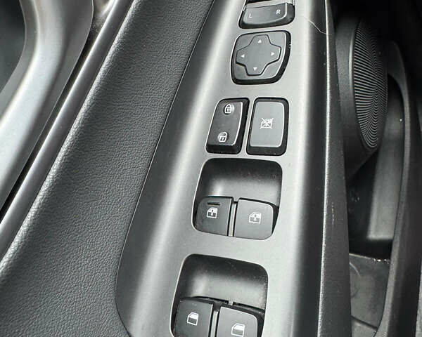 Красный Хендай Kona, объемом двигателя 0 л и пробегом 90 тыс. км за 14000 $, фото 16 на Automoto.ua