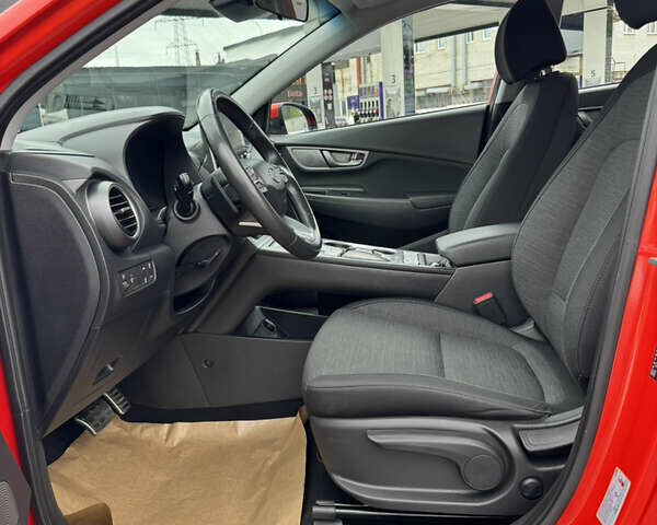 Красный Хендай Kona, объемом двигателя 0 л и пробегом 99 тыс. км за 16900 $, фото 22 на Automoto.ua