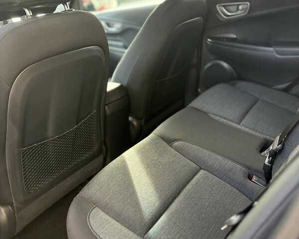 Красный Хендай Kona, объемом двигателя 0 л и пробегом 71 тыс. км за 17899 $, фото 13 на Automoto.ua