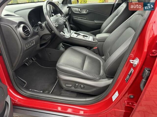 Красный Хендай Kona, объемом двигателя 0 л и пробегом 110 тыс. км за 16700 $, фото 19 на Automoto.ua