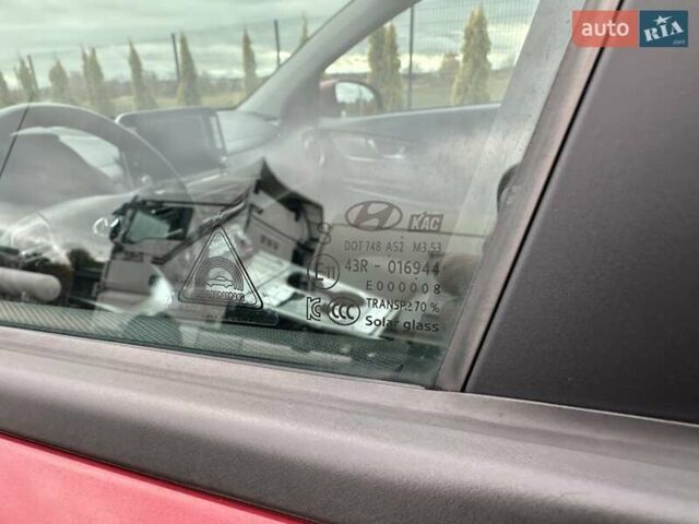 Красный Хендай Kona, объемом двигателя 0 л и пробегом 153 тыс. км за 16190 $, фото 22 на Automoto.ua