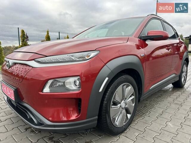 Красный Хендай Kona, объемом двигателя 0 л и пробегом 153 тыс. км за 16190 $, фото 2 на Automoto.ua