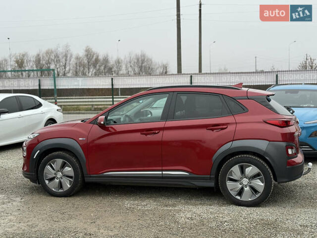 Красный Хендай Kona, объемом двигателя 0 л и пробегом 83 тыс. км за 17700 $, фото 2 на Automoto.ua