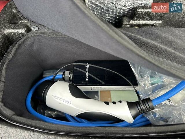 Красный Хендай Kona, объемом двигателя 0 л и пробегом 110 тыс. км за 16700 $, фото 12 на Automoto.ua