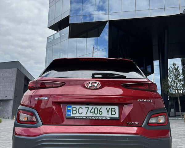 Красный Хендай Kona, объемом двигателя 0 л и пробегом 93 тыс. км за 18200 $, фото 2 на Automoto.ua