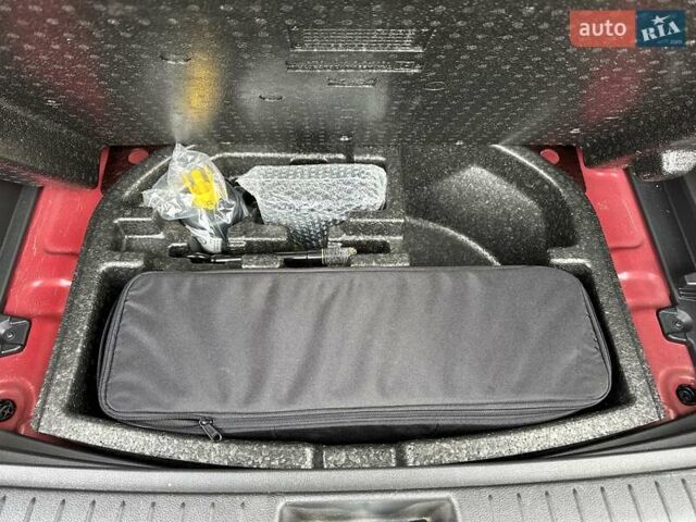 Красный Хендай Kona, объемом двигателя 0 л и пробегом 153 тыс. км за 16190 $, фото 13 на Automoto.ua