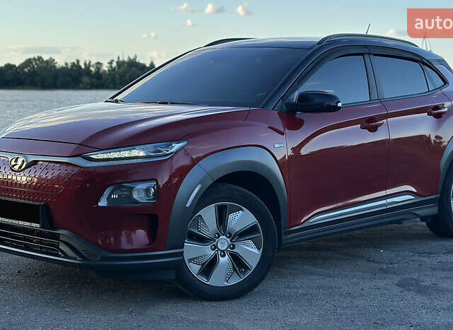 Красный Хендай Kona, объемом двигателя 0 л и пробегом 153 тыс. км за 15999 $, фото 2 на Automoto.ua
