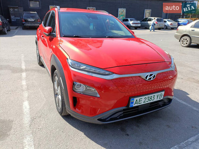 Красный Хендай Kona, объемом двигателя 0 л и пробегом 146 тыс. км за 20500 $, фото 2 на Automoto.ua