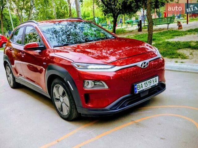 Красный Хендай Kona, объемом двигателя 0 л и пробегом 154 тыс. км за 17200 $, фото 1 на Automoto.ua