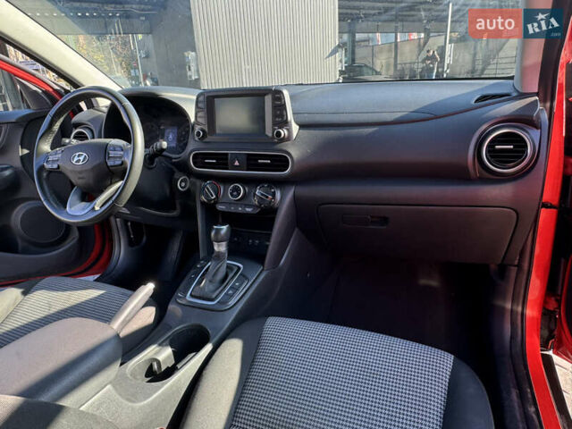 Красный Хендай Kona, объемом двигателя 2 л и пробегом 105 тыс. км за 14900 $, фото 17 на Automoto.ua