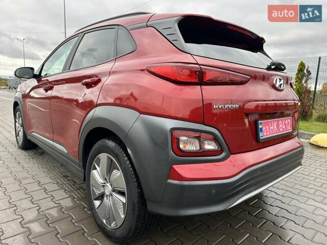 Красный Хендай Kona, объемом двигателя 0 л и пробегом 110 тыс. км за 16700 $, фото 3 на Automoto.ua