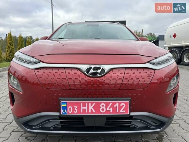 Красный Хендай Kona, объемом двигателя 0 л и пробегом 153 тыс. км за 16190 $, фото 1 на Automoto.ua